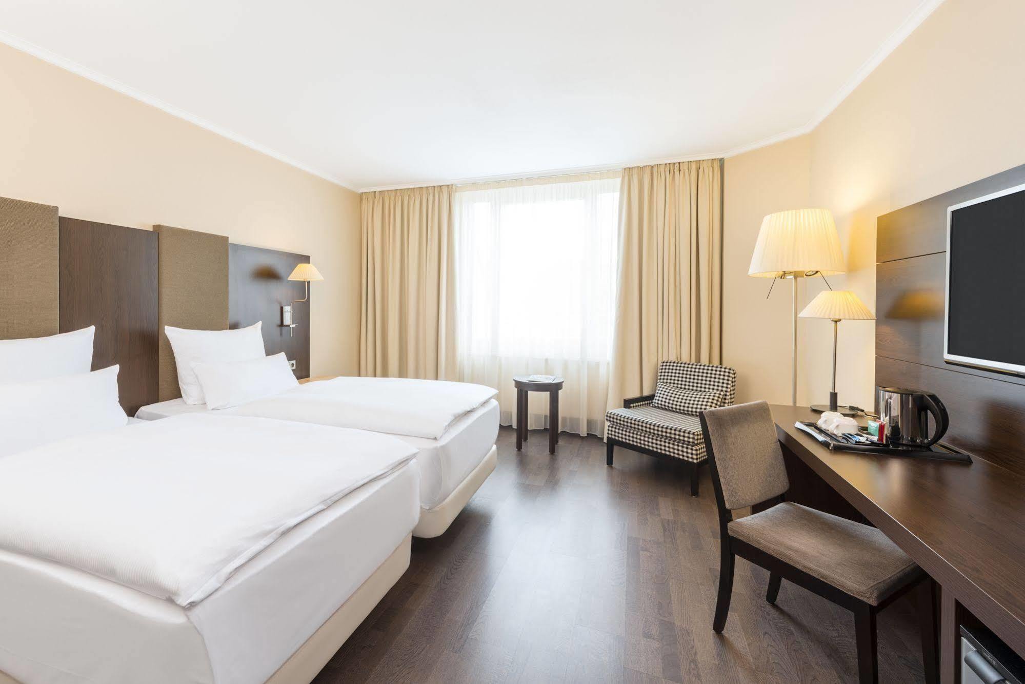 Nh Collection Mitte Am Checkpoint Charlie 4* Berlim